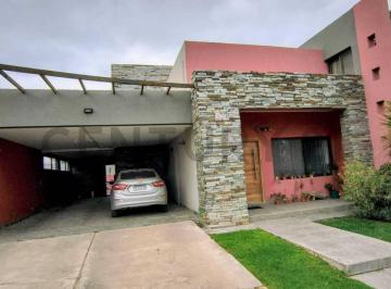 Casa · 220m² · 6 Ambientes · 3 Cocheras · Venta Las Cortaderas 1