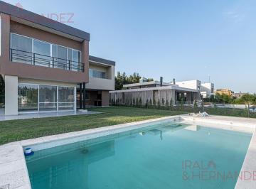 Casa · 500m² · 6 Ambientes · 2 Cocheras · Casa a Estrenar Al Río | 5 Suites | Pileta y Parrilla | Barrio Náutico San Juan, Tigre