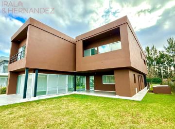 Casa · 500m² · 6 Ambientes · 2 Cocheras · Casa a Estrenar Al Río | 5 Suites | Pileta y Parrilla | Barrio Náutico San Juan, Tigre