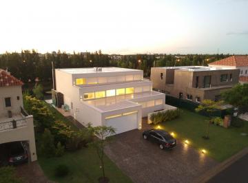 Casa · 370m² · 6 Ambientes · 6 Cocheras · Casa en Venta en El Golf, Nordelta