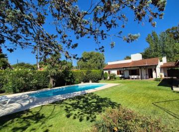 Casa de 7 ambientes, La Plata · Venta! en Inmejorable Zona de Gonnet, Casa 3 Dorm. con Gran Parque y Piscina, 490 y 15 Bis