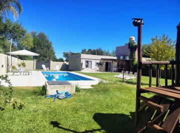 Casa · 63m² · 3 Ambientes · 1 Cochera · Terreno en Villa Rosa