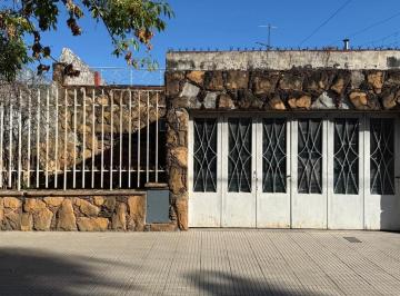 Casa · 136m² · 3 Ambientes · 1 Cochera · Venta - Casa 4 Ambientes