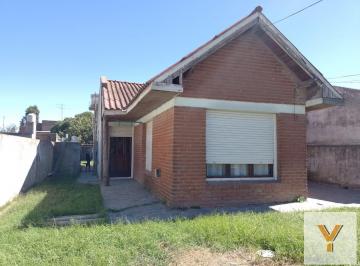 Casa · 160m² · 4 Ambientes · 5 Cocheras · Casa en Venta - 3 Dorm. 2 Baños - Cochera - 400 m² - Necochea
