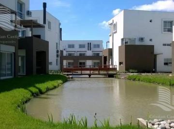 Departamento · 75m² · 3 Ambientes · 1 Cochera · Departamento en Venta con Jardín Propio en Barrio El Sendero