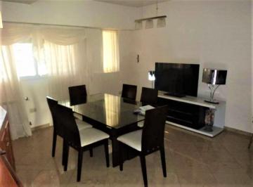 Casa · 210m² · 7 Ambientes · 2 Cocheras · Casa - Alberdi