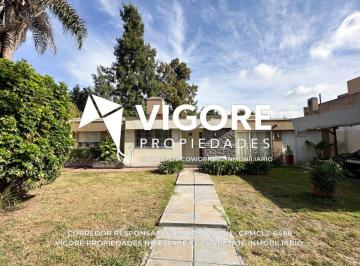 Casa de 7 ambientes, Esteban Echeverría · Casa de 150 m² en Venta 7 Ambientes con Cochera en Monte Grande
