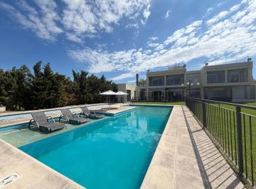Casa · 426m² · 11 Ambientes · 5 Cocheras · Venta - Casa con Cinco Dorm., Galería y Pileta con Vista Al Lago. Puerto Roldan, Roldan