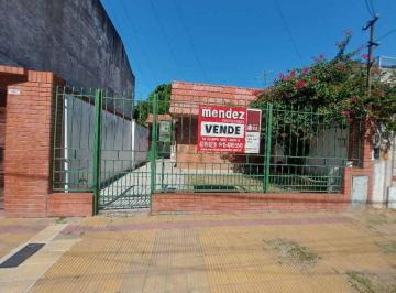 Casa de 3 ambientes, Lanús · Casa de 3 Ambientes con Jardin y Patio - a Refaccionar