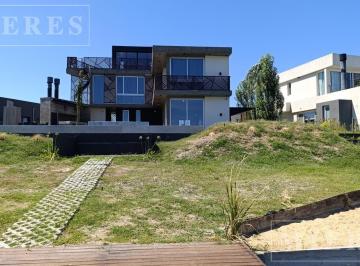 Casa · 200m² · 6 Ambientes · Casa en Alquiler Anual Sobre Lote a La Laguna Barrio San Sebastián, Loma Verde Escobar