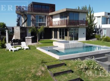 Casa · 200m² · 6 Ambientes · Casa en Alquiler Anual San Sebastián Área 10