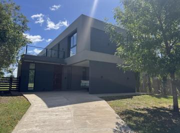 Casa · 205m² · 6 Ambientes · 2 Cocheras · Casa en Lagoon Pilar