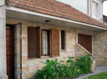 Casa · 70m² · 3 Ambientes · 1 Cochera · Venta Casa 3 Amb con Garage Patio y Local Esquina Villa Primera