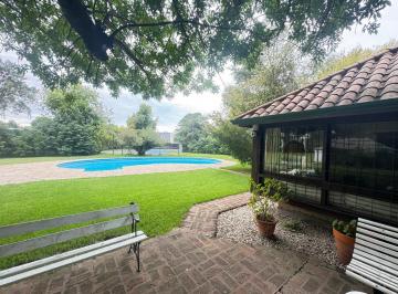 Casa · 150m² · 3 Ambientes · 12 Cocheras · Hermosa Casa Quinta Sobre 3 Lotes Propios