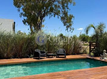 Casa · 220m² · 4 Ambientes · 2 Cocheras · Casa en Venta en Lagoon Pilar con Pileta
