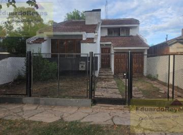 Casa · 398m² · 4 Ambientes · 1 Cochera · Casa en Longchamps
