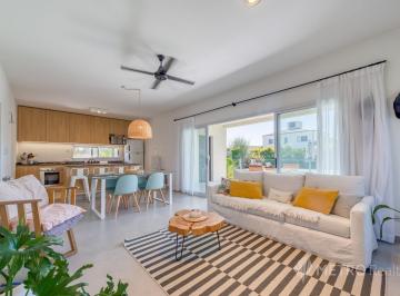 Casa · 130m² · 4 Ambientes · 2 Cocheras · Casa en Venta 4 Ambientes en Pilar del Este