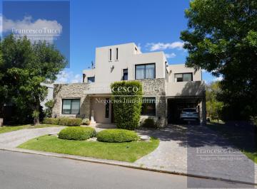 Casa · 280m² · 7 Ambientes · 4 Cocheras · Casa en Venta 7 Ambientes en San Patricio