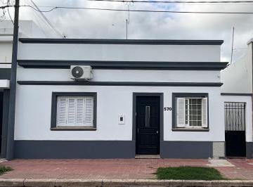 Casa · 67m² · 4 Ambientes · Propiedad de 2 Dorm. en Barrio 9 de Julio