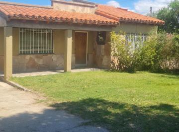 Casa · 189m² · 5 Ambientes · 4 Cocheras · Casa en Venta - 3 Dorm. 1 Baño - 850 m² - Tupungato