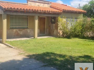 Casa · 189m² · 5 Ambientes · 4 Cocheras · Casa en Venta - 3 Dorm. 1 Baño - 850 m² - Tupungato