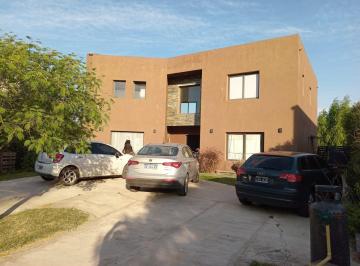 Casa · 190m² · 5 Ambientes · El Cantón: Casa con Jardín, Playa, Fogonero y Laguna