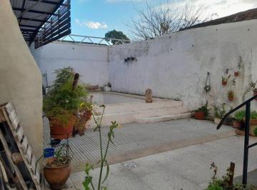 Casa · 250m² · 5 Ambientes · 1 Cochera · Casa en Venta - 4 Dorm. 4 Baños - Cochera - 320 m² - Lomas de Zamora