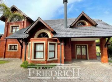 Casa · 350m² · 4 Ambientes · 7 Cocheras · Casa en Alquiler Country Club Banco Provincia