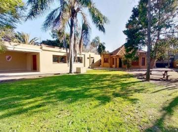 Casa de 4 ambientes, Florencio Varela · Casa en Florencio Varela con 1400 m² en Venta, 3 Dorm.