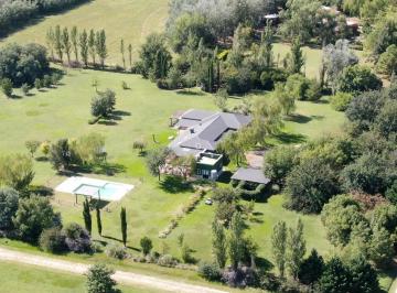 Casa · 316m² · 7 Ambientes · 4 Cocheras · Chacra en Venta 5 Dorm, con Cancha de Tenis en Barrio Privado Loma Escondida, Open Door