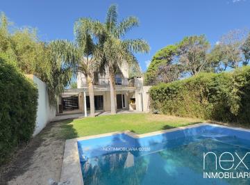 Casa de 12 ambientes, Rosario · Casa en Venta en Aldea Fisherton Rosario | 3 Dorm., Piscina y Cochera | Apto Crédito y Permuta