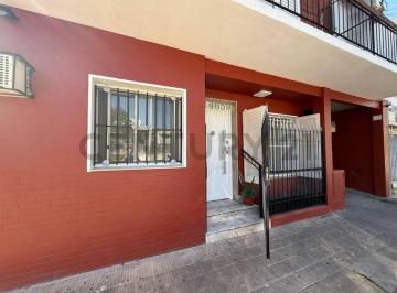 Casa · 56m² · 2 Dormitorios · 1 Cochera · PH 3 Ambientes Villa Sarmiento con Patio, Cochera