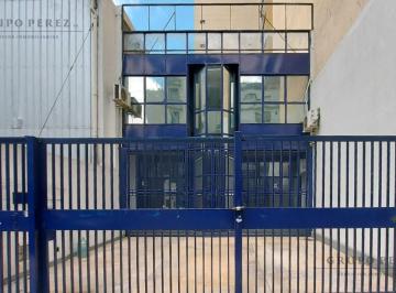 Local comercial · 350m² · 2 Cocheras · Local / Oficina / Depósito en Av Independencia – 350 m² + 70 m² Descubiertos