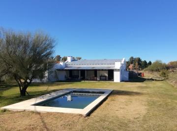 Casa · 180m² · 4 Ambientes · 2 Cocheras · Casa Quinta en Duggan con Vista Al Campo, Pileta y Casa de H
