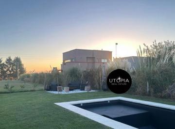 Casa · 169m² · 5 Ambientes · 4 Cocheras · Venta Casa 5 Ambientes en Barrio Horizontes Al Sur Canning