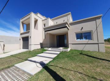 Casa · 188m² · 4 Ambientes · 3 Cocheras · Casa en Gualeguaychu