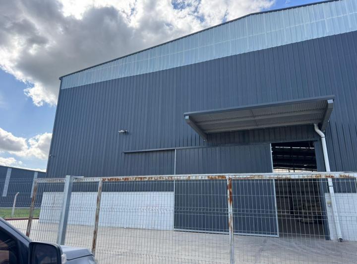 Depósito · 2000m² · 8 Cocheras
