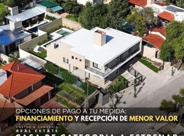 Casa · 350m² · 7 Ambientes · 1 Cochera · Venta Casa de Categoría a Estrenar con Piscina Infinita, Quincho y 4 Dorm. en Costa Azul Norte
