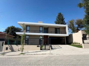 Casa de 7 ambientes, Villa Carlos Paz · Venta Casa de Categoría Piscina Infinita, Quincho y 4 Dorm. Costa Azul, Villa Carlos Paz