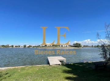 Casa · 200m² · 4 Ambientes · 5 Cocheras · Venta Casa en San Sebastián - Apto Credito