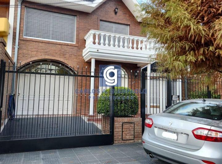 Casa · 230m² · 5 Ambientes