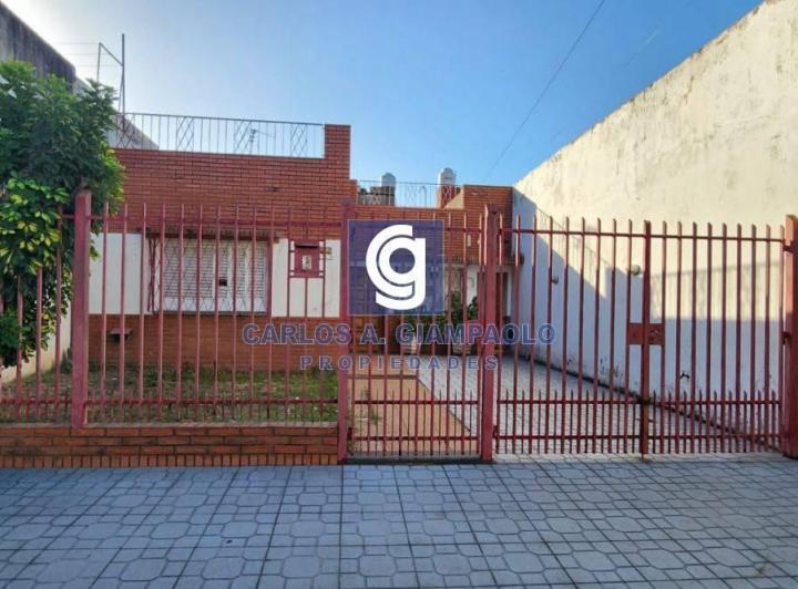 Casa · 100m² · 4 Ambientes · 2 Cocheras