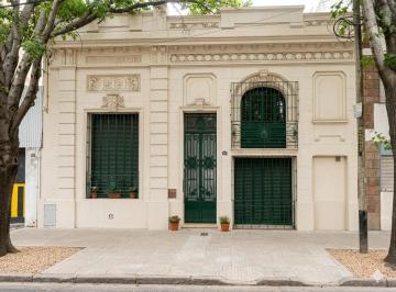 Casa · 336m² · 10 Ambientes · Casa en Alquiler en Pichincha Uso Institucional / Consultorios