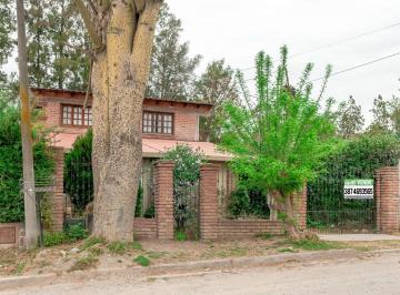Casa · 200m² · 7 Ambientes · 1 Cochera · Casa en Venta en San Lorenzo, Salta