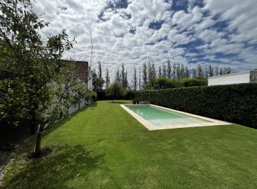 Casa · 140m² · 5 Ambientes · 2 Cocheras · Casa en Fisherton