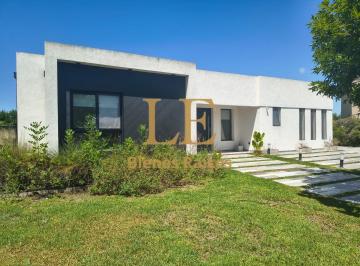 Casa · 240m² · 5 Ambientes · 5 Cocheras · Venta Casa en El Canton