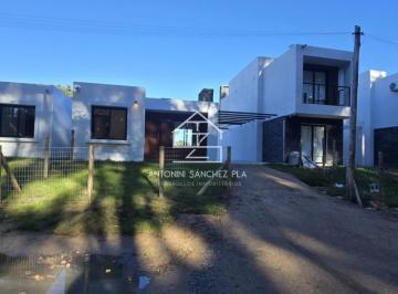 Foto1 · Oportunidad en Construccion, Casa de 3 Dorm. en Parque Burnett