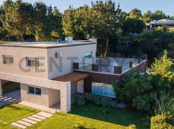 Casa · 353m² · 6 Ambientes · 1 Cochera · Casa con Pileta Climatizada en Venta 6 Ambientes Barrio Ecuestre Costa Esmeralda