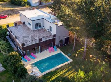 Casa de 6 ambientes, Costa Esmeralda · Casa con Pileta Climatizada 6 Ambientes Barrio Ecuestre Costa Esmeralda