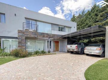 Casa · 200m² · 1 Ambiente · 2 Cocheras · Casa 4 Ambientes en Venta - Los Naranjos, Canning
